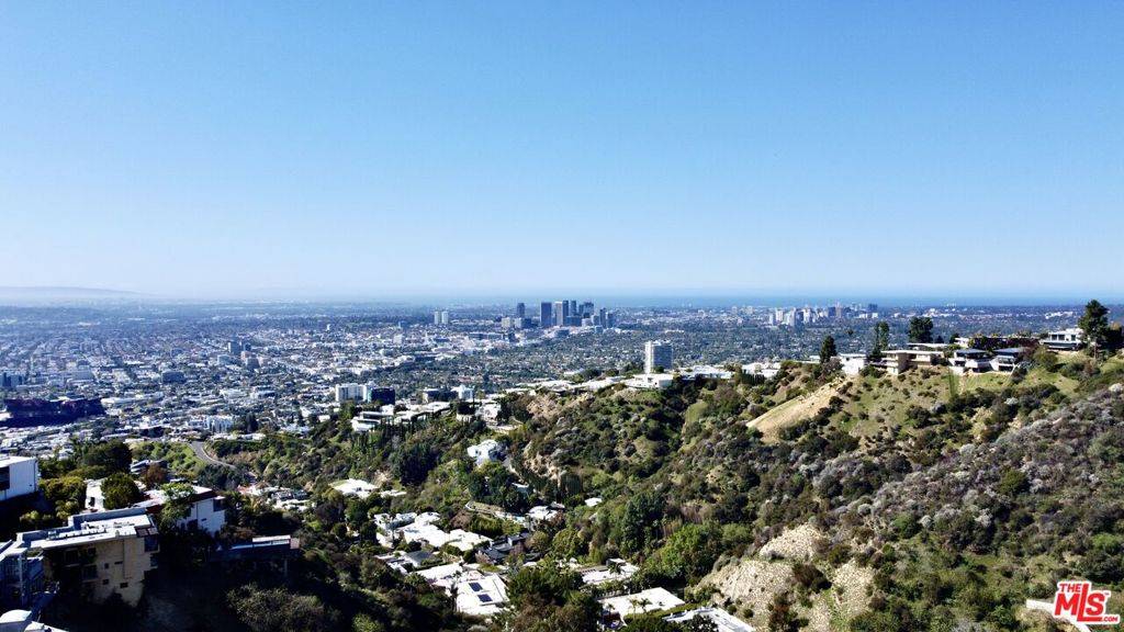 Los Angeles, CA 90069,1923 Sunset Plaza DR