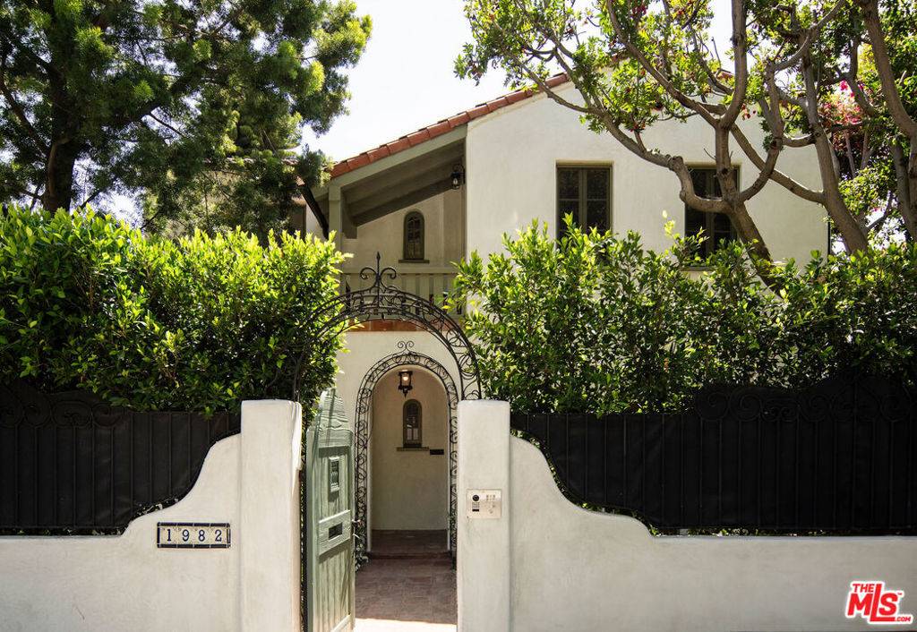1982 N Normandie AVE, Los Angeles, CA 90027