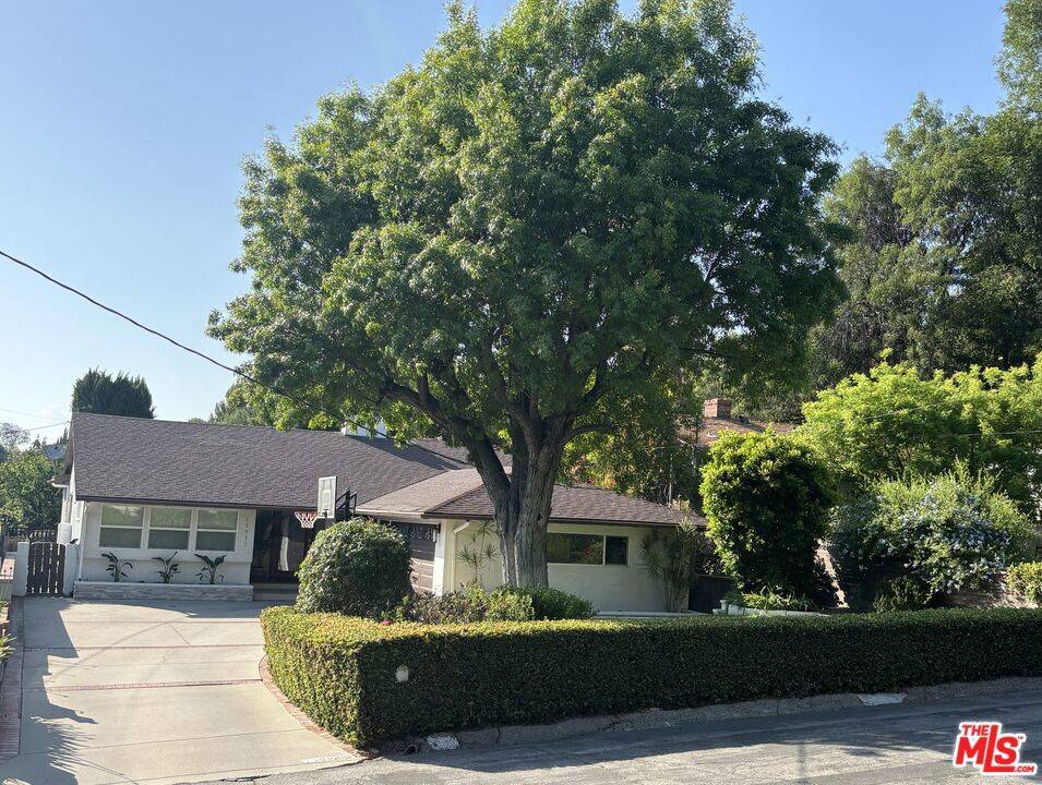 Woodland Hills, CA 91364,22491 Domingo RD