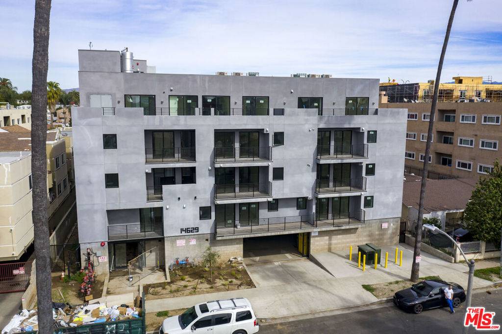 Van Nuys, CA 91411,14629 Erwin ST