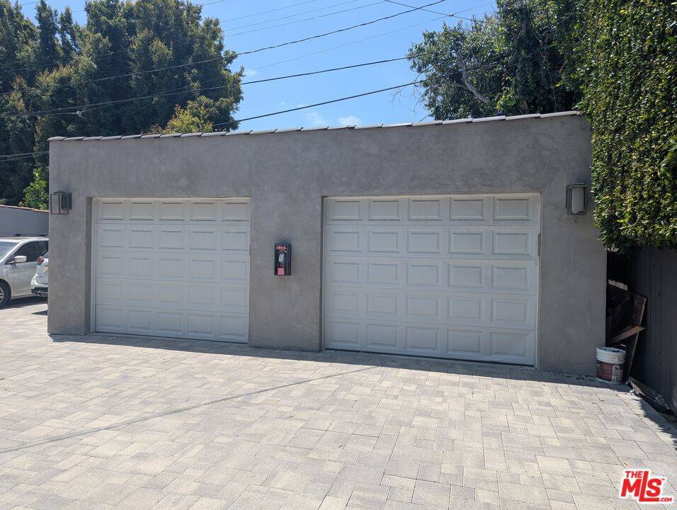 Los Angeles, CA 90069,807 N Croft AVE