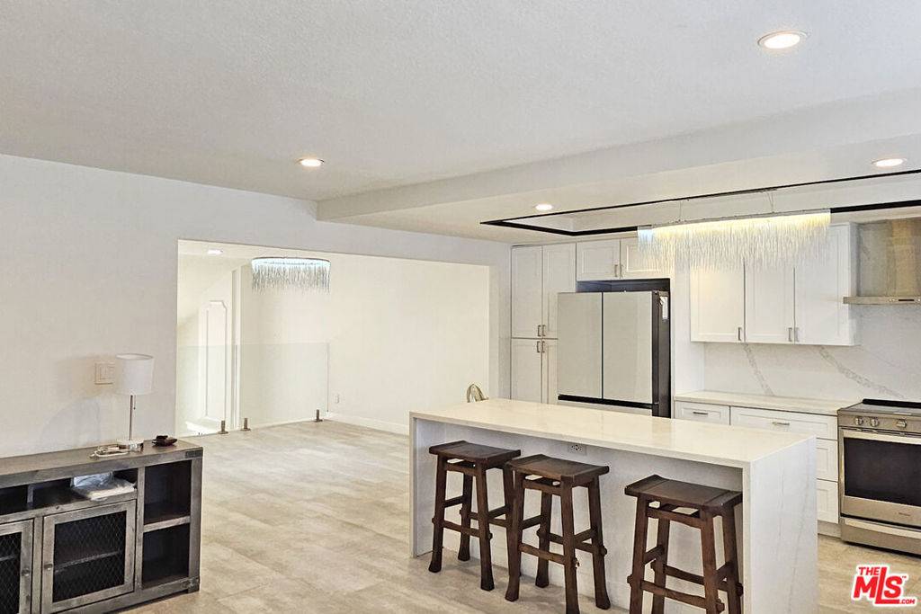 18130 Oxnard ST #72, Tarzana, CA 91356