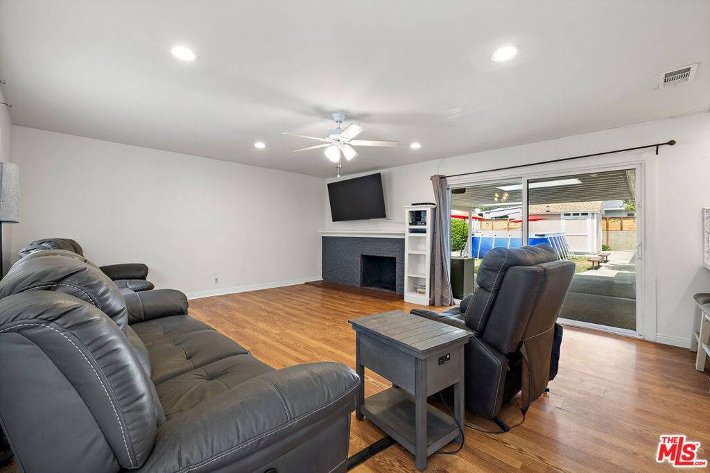 Fullerton, CA 92831,720 Maertin LN