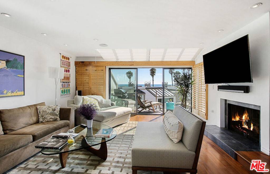 Santa Monica, CA 90405,37 SEA COLONY DR