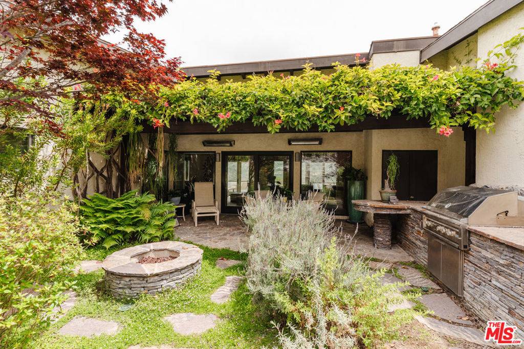 2208 Westridge RD, Los Angeles, CA 90049