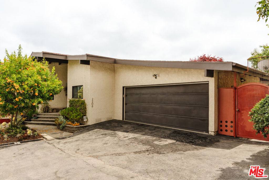 Los Angeles, CA 90049,2208 Westridge RD