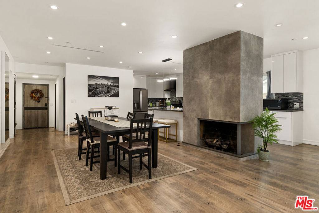Valley Village, CA 91607,5720 Gentry AVE