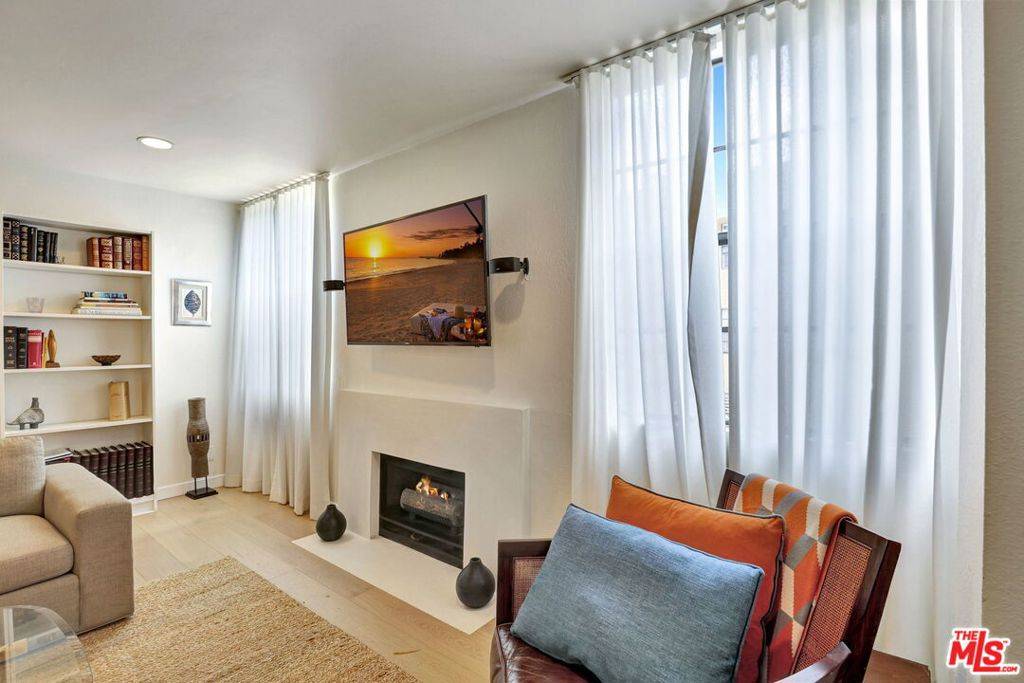 West Hollywood, CA 90069,740 N Kings RD #205