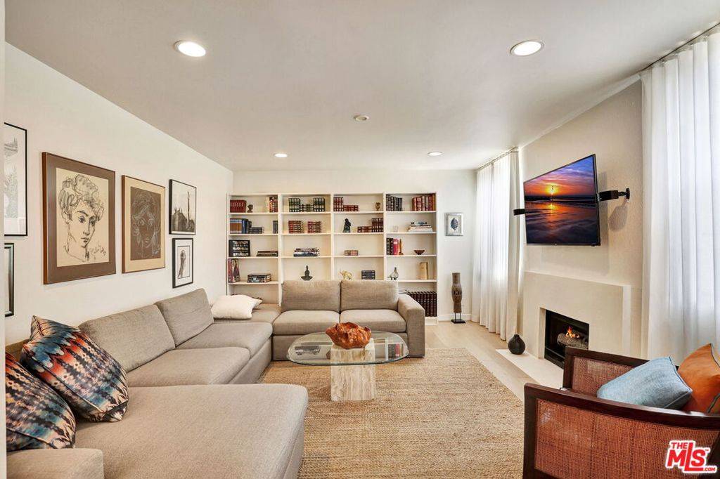West Hollywood, CA 90069,740 N Kings RD #205