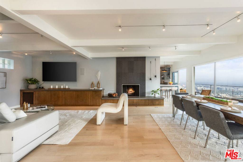 8558 Hollywood BLVD, Los Angeles, CA 90069