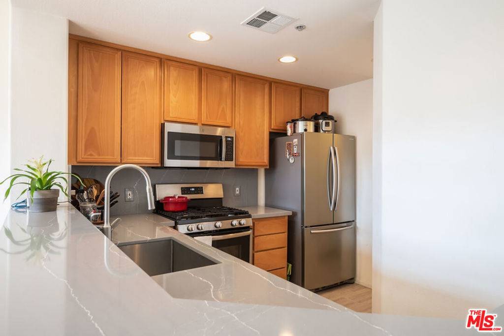 Playa Vista, CA 90094,13075 Pacific Promenade #406