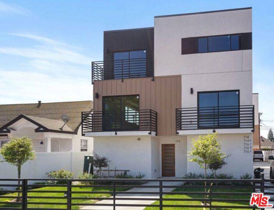 714 W 41st PL, Los Angeles, CA 90037