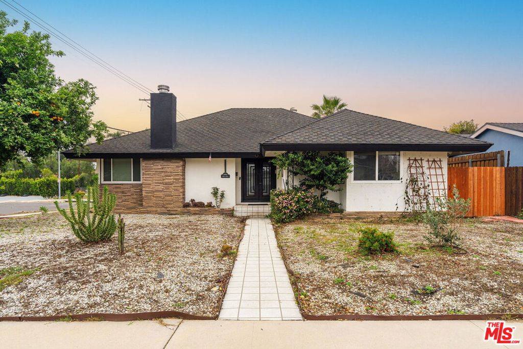 8901 Rubio AVE, North Hills, CA 91343