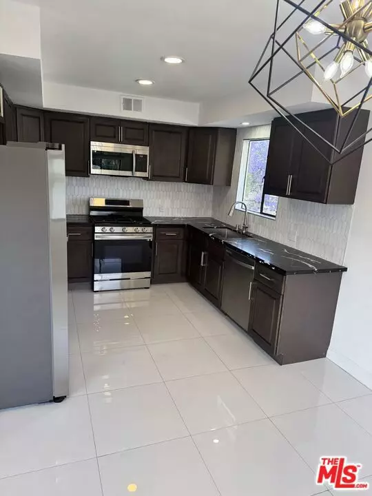 West Hollywood, CA 90046,7705 Romaine ST