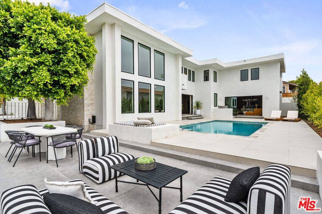 2380 Venus DR, Los Angeles, CA 90046