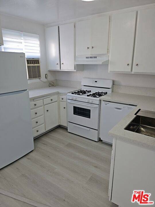 Tarzana, CA 91356,18530 Hatteras ST #232