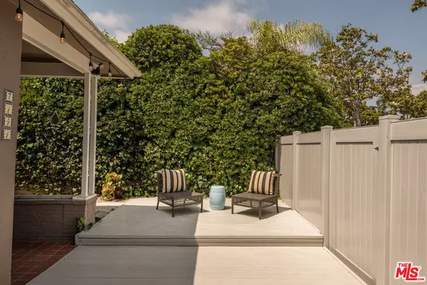 Los Angeles, CA 90045,7141 Knowlton PL
