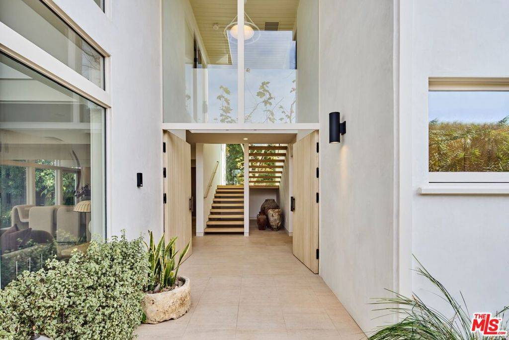 Malibu, CA 90265,23515 Malibu Colony RD