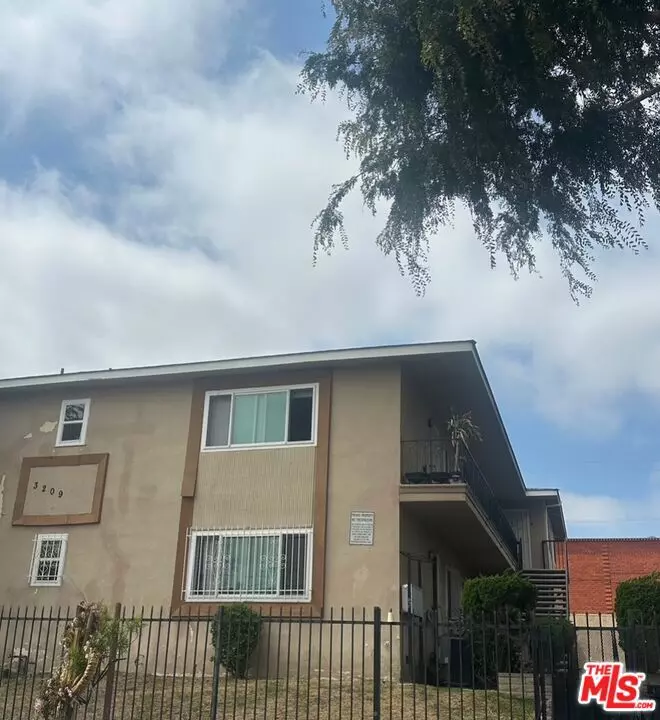 Inglewood, CA 90303,3209 Bartdon AVE