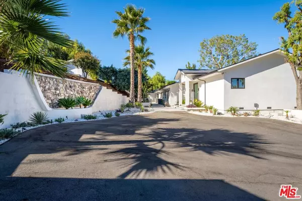 Tarzana, CA 91356,19536 Wells DR
