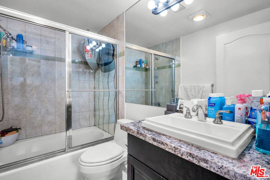 Los Angeles, CA 90035,1481 S Shenandoah ST #101