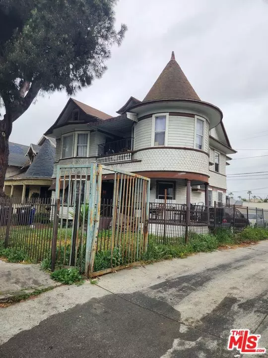 626 E 54th ST, Los Angeles, CA 90011