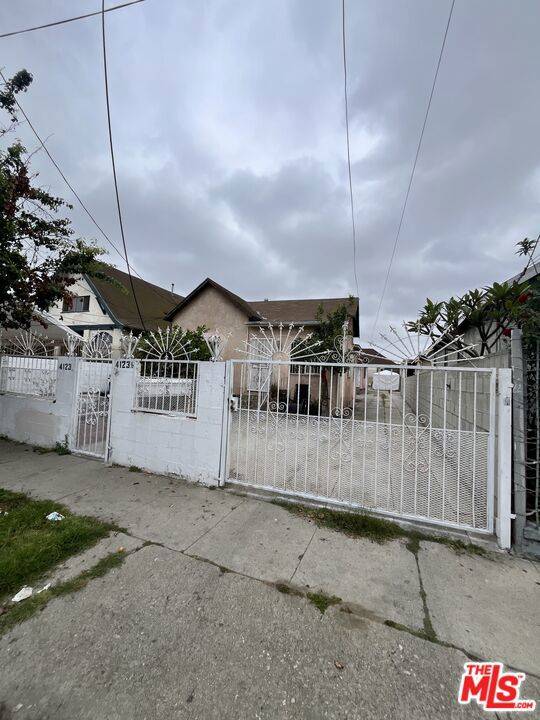 Los Angeles, CA 90011,4123 Naomi AVE