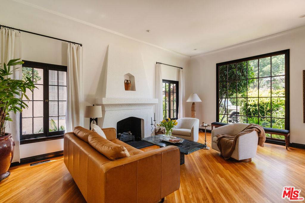 Glendale, CA 91205,1222 Reynolds DR