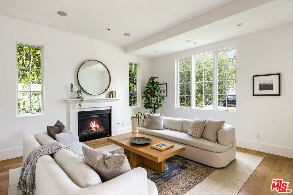 Santa Monica, CA 90402,444 25th ST