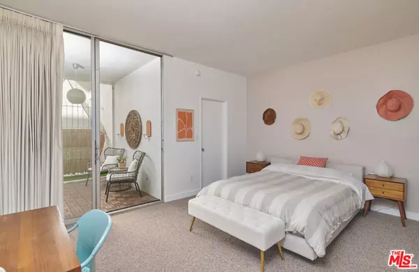 Los Angeles, CA 90046,7960 Selma AVE #109