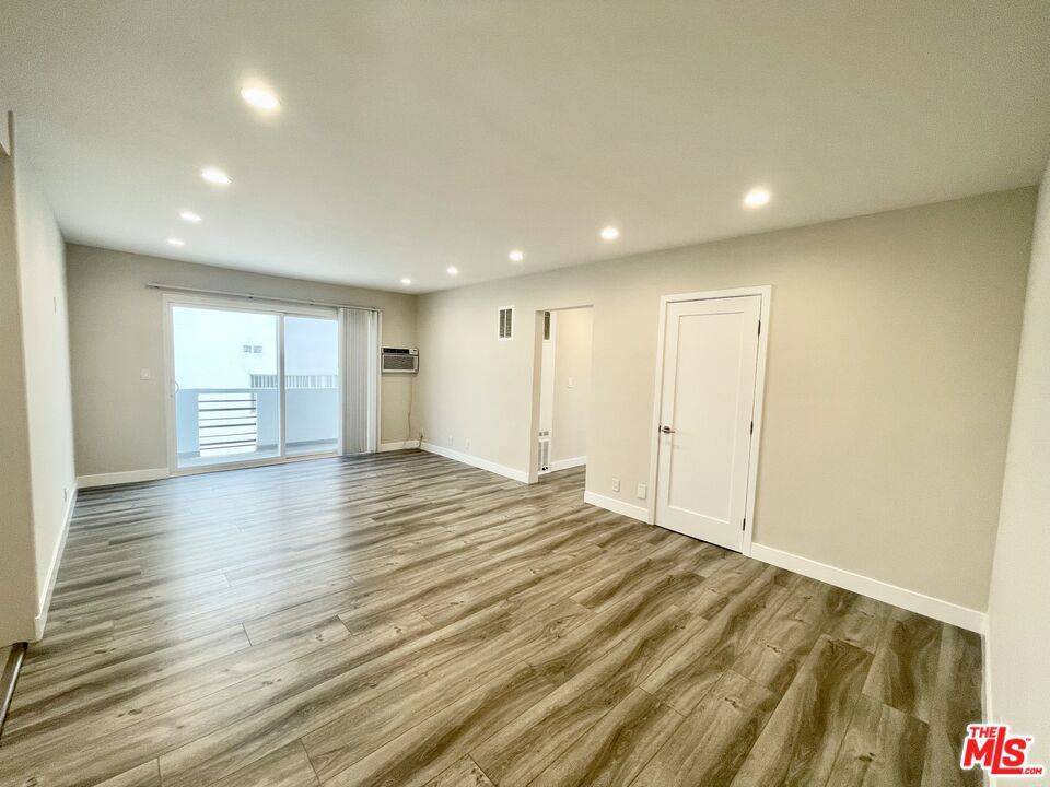 Los Angeles, CA 90035,1037 S SHENANDOAH ST #5