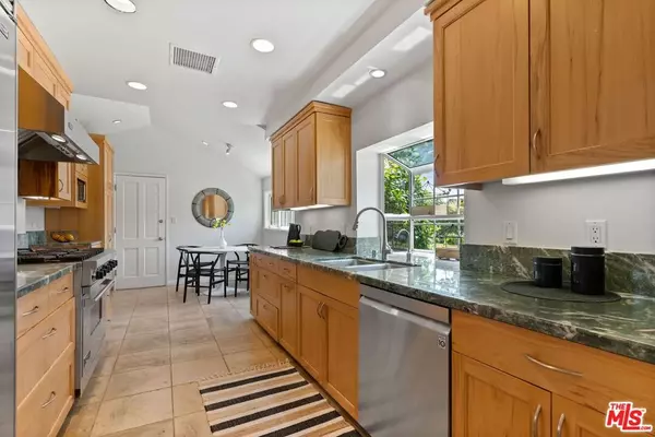 Los Angeles, CA 90049,1401 Jonesboro DR