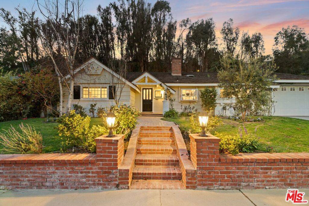 Los Angeles, CA 90049,1401 Jonesboro DR
