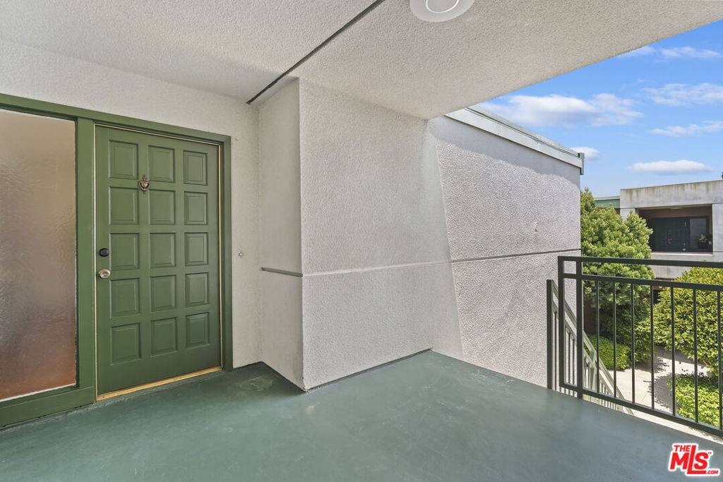 Encino, CA 91316,5301 Balboa BLVD #K4