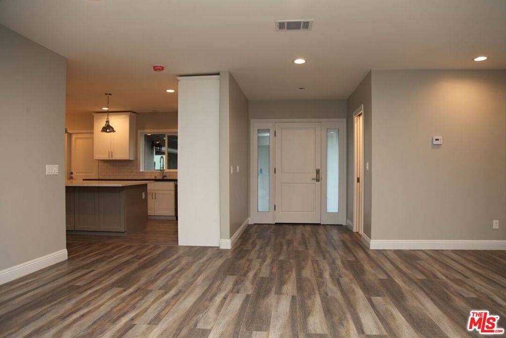 La Canada Flintridge, CA 91011,936 Chehalem RD