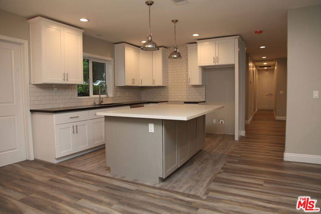 La Canada Flintridge, CA 91011,936 Chehalem RD