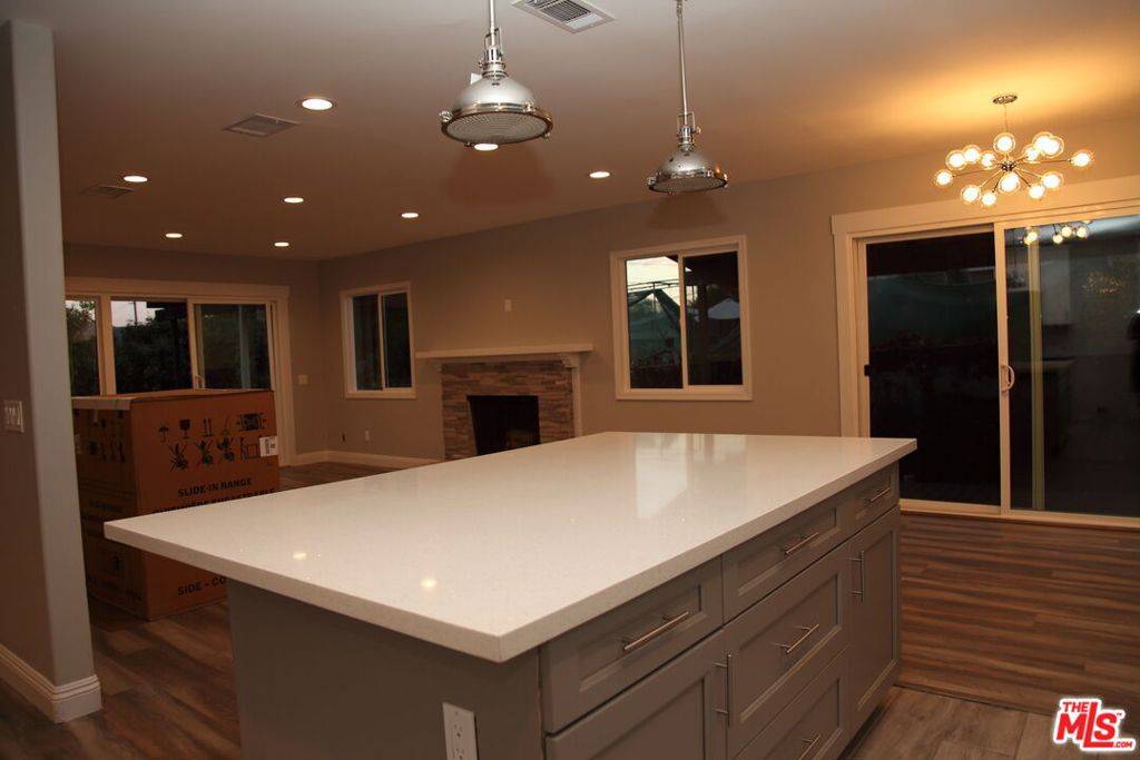 La Canada Flintridge, CA 91011,936 Chehalem RD