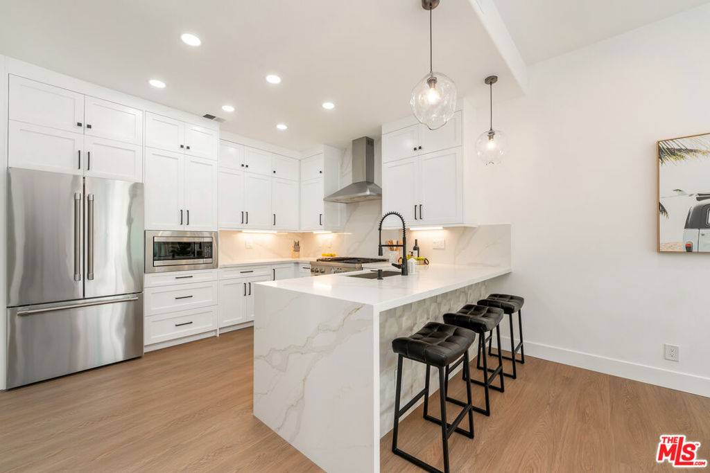Malibu, CA 90265,6453 Zuma View PL #123