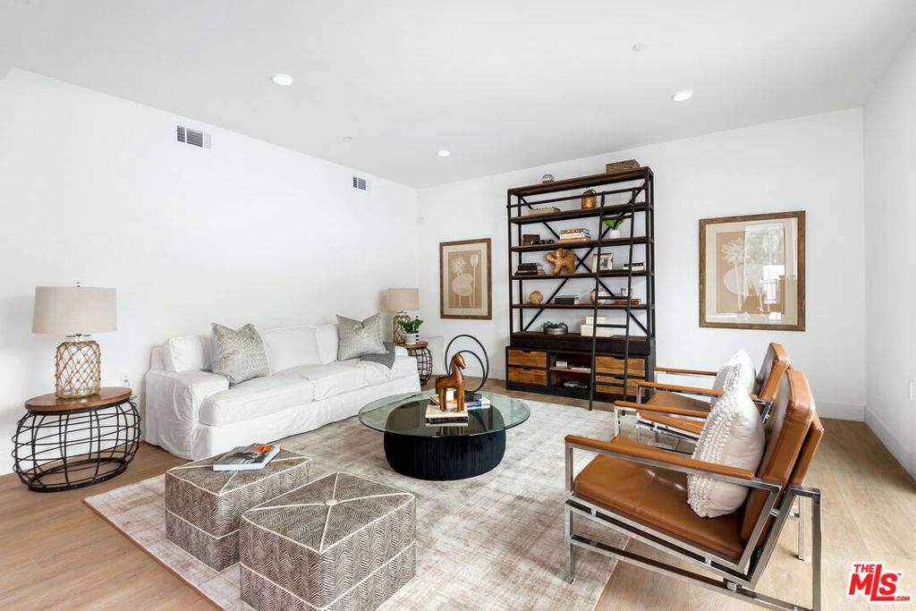 Los Angeles, CA 90068,3657 1/2 Regal PL #3657 1/2