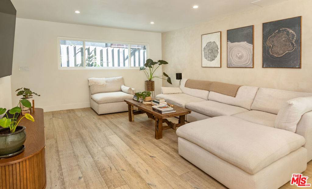 West Hollywood, CA 90069,9015 Cynthia ST #3