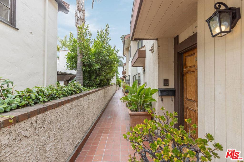 Santa Monica, CA 90403,847 17th ST #6