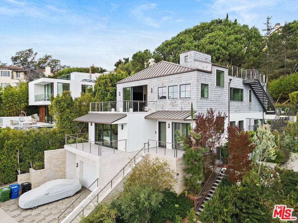 Pacific Palisades, CA 90272,1324 Monument ST