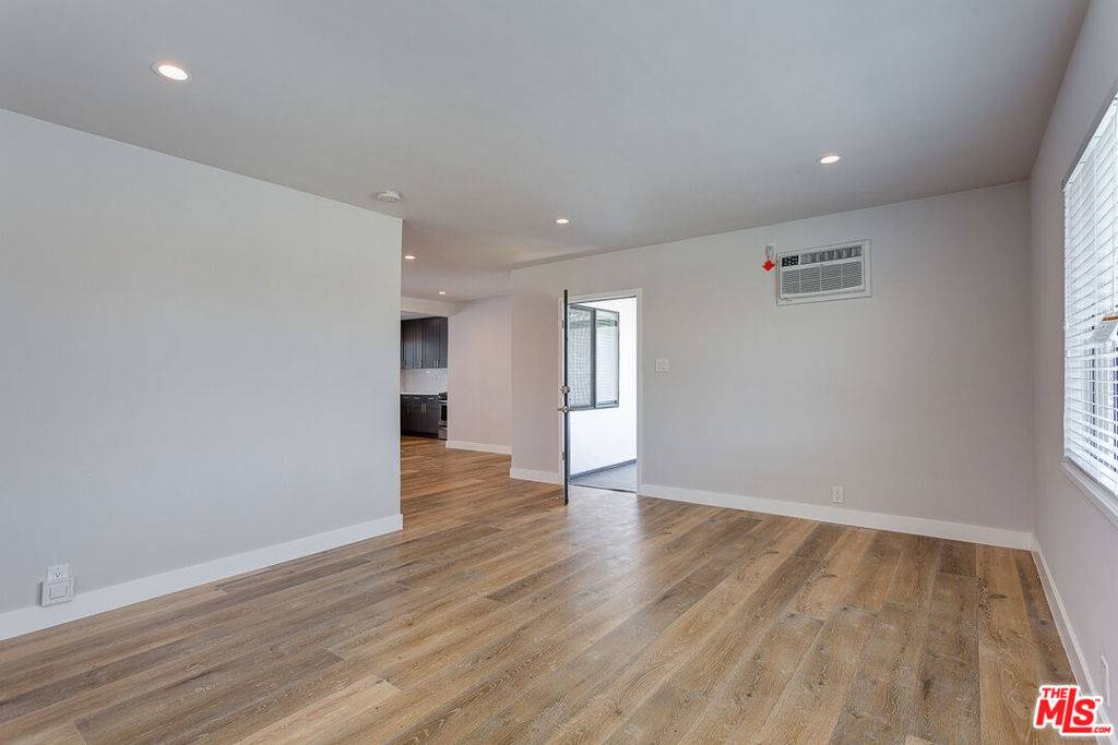 Los Angeles, CA 90016,2845 S REDONDO #2845