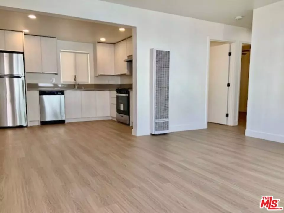 Los Angeles, CA 90004,626 N Kingsley DR