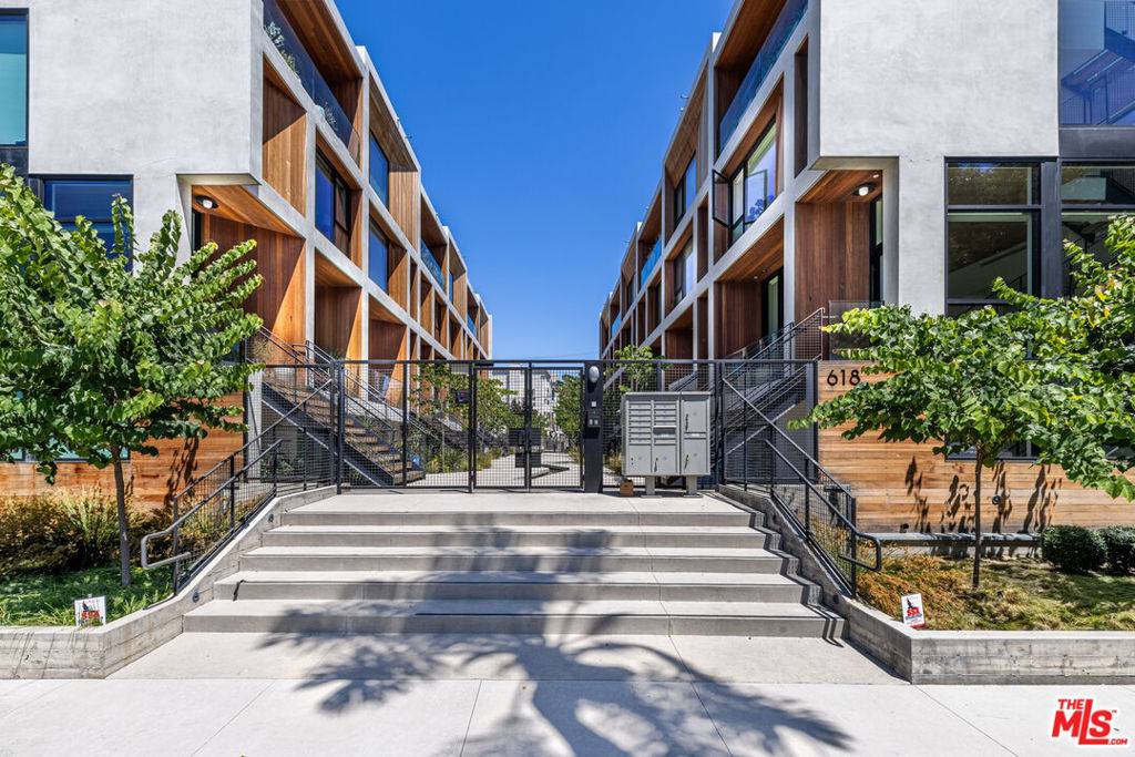 610 S Van Ness AVE #6, Los Angeles, CA 90005