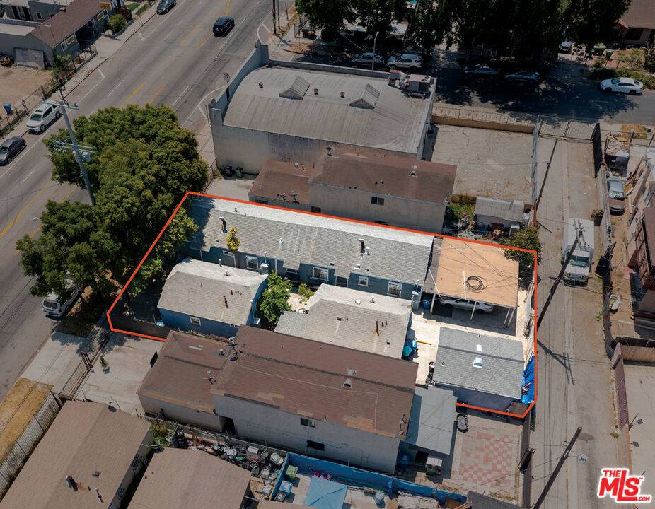 Los Angeles, CA 90003,10311 S Figueroa ST