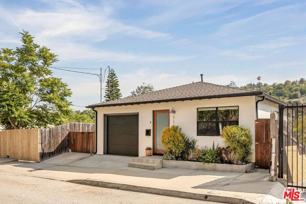 Los Angeles, CA 90012,716 Academy RD