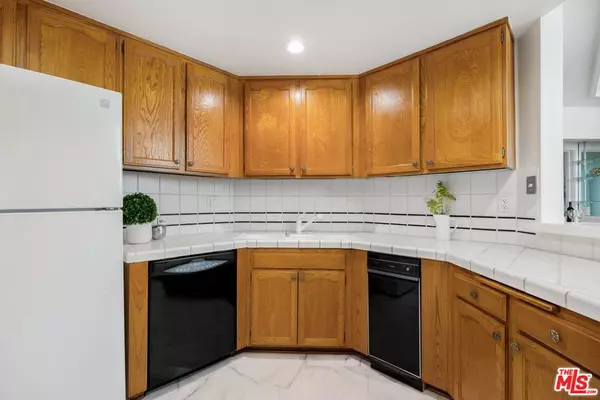 Encino, CA 91316,5333 Zelzah AVE #139