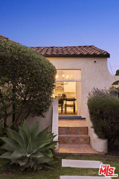 Los Angeles, CA 90016,2907 Potomac AVE