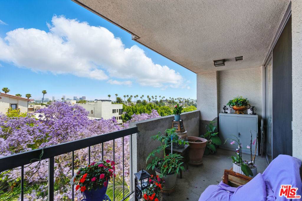 Beverly Hills, CA 90210,321 N Oakhurst DR #606